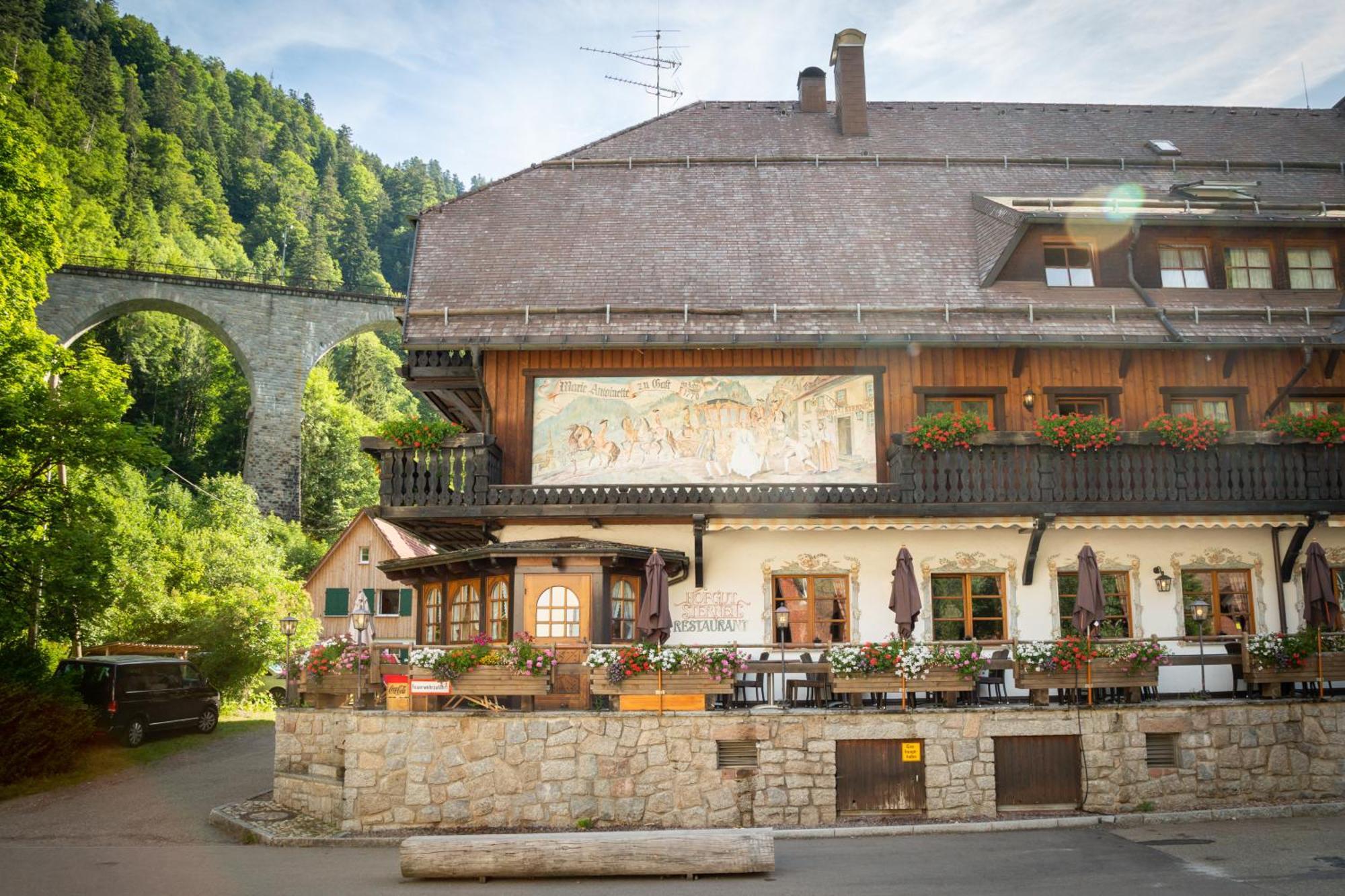 Hotel Hofgut Sternen - Ravennaschlucht Брайтнау Екстериор снимка