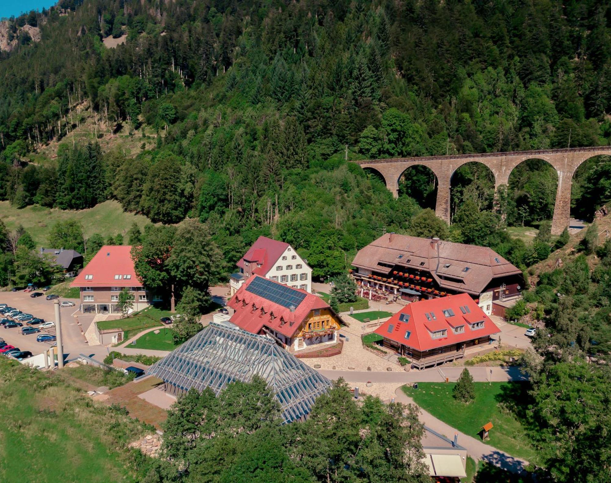 Hotel Hofgut Sternen - Ravennaschlucht Брайтнау Екстериор снимка