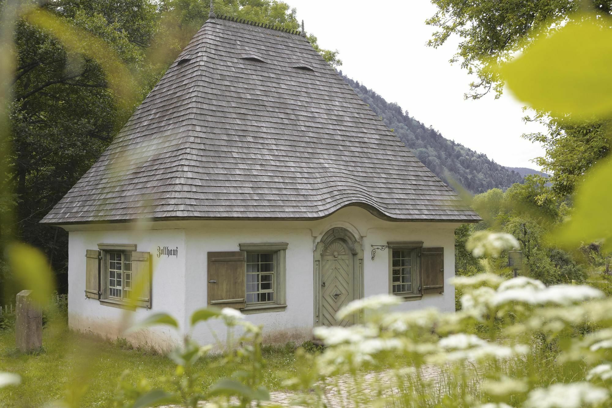 Hotel Hofgut Sternen - Ravennaschlucht Брайтнау Екстериор снимка